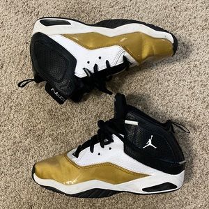 Black & Gold Jordan’s 🖤💛